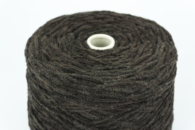 Bagnolo S.P.A. Art. VELVET Col. 24203 ( Шоколад ) Состав: 20% Хлопок ( CO ), 20% Меринос ( WV ), 30% Вискоза ( VI ), 30% PA. Метраж пряжи: 190м/100гр. ( 1900 )