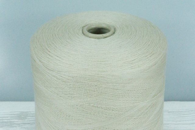 Меринос Safil. Состав: 100% Меринос. Art. JAWALAN (TOPWOOL) Col. SU17-60 CREMA Метраж пряжи: 1400м/100гр. (2/28.0)