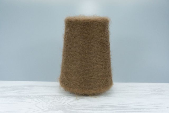 ILARIA S.R.L. Состав: 67% Супер КидМохер, 28% PA, 5% Меринос. Art. AURORA Col. 005044 ( коричневый ) Метраж пряжи: 1000м/100гр. (1000)