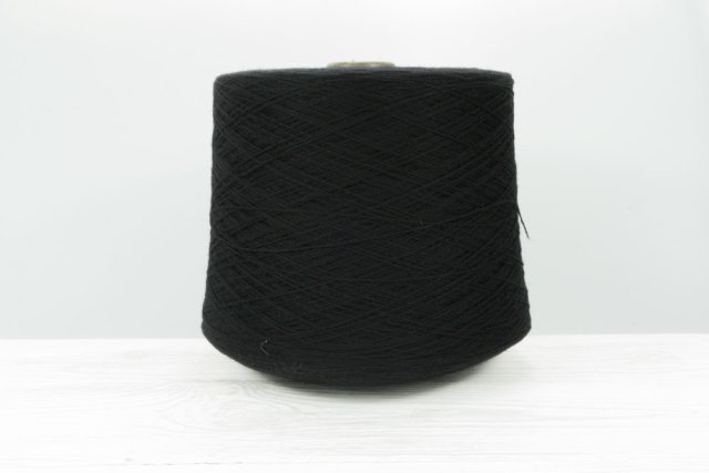 KNOLL. Art. LAMBSWOOL Col. BLACK ( Чёрный ) Состав: 100% Тонкорунная шерсть ягнят. Метраж пряжи: 850м/100гр. (2/17)