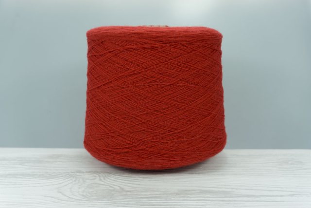 KNOLL. Art. SUPERSOFT LAMBSWOOL Col. SI354 ROSSO ( Красный ) Состав: 100% Тонкорунная шерсть ягнят. Метраж пряжи: 1150м/100гр. ( 11.5/1 )