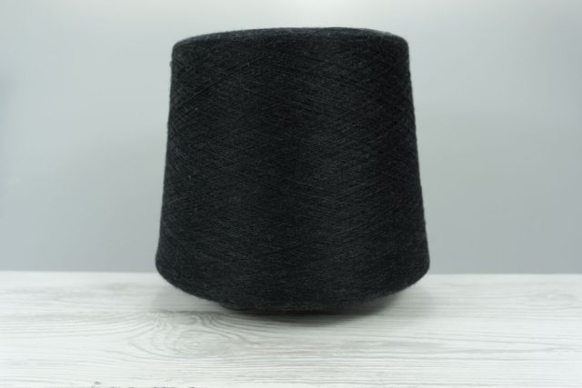 Zegna Baruffa Lana Borgosesia. Art. NANCHINO MEL Col. 841091 ( Графит ) Состав: 70% Меринос ( WV ), 30% Шёлк ( SE ). Метраж пряжи: 2400м/100гр. ( 2/48 )
