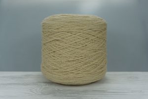 J.C.RENNIE.   Art. CHUNKY  Col. 0072491 CREAM  Состав: 100% Шерсть ягнят.   Метраж пряжи: 200м/100гр. (2/4)  
