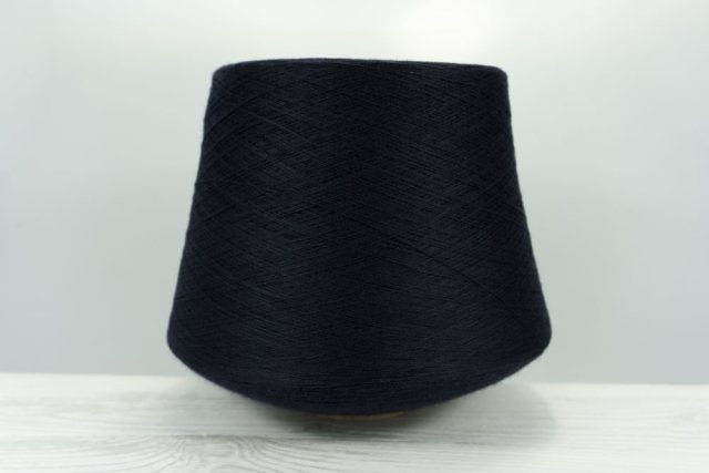 KYORITSU CO.LTD. Состав: 30% Меринос, 70% PC. Art. SUBLIME Col. AW251 ( тёмно-синий ) Метраж пряжи: 2400м/100гр. Пряжа для школьной формы