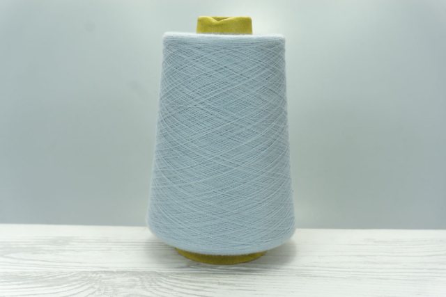 IAFIL S.P.A. Art. MICHELANGELO Col. AZZURRO MI904 ( Светло-голубой ) Состав: 50% Кашемир ( WS ), 50% Хлопок ( CO ). Метраж пряжи: 5000м/100гр. ( 2/100 )