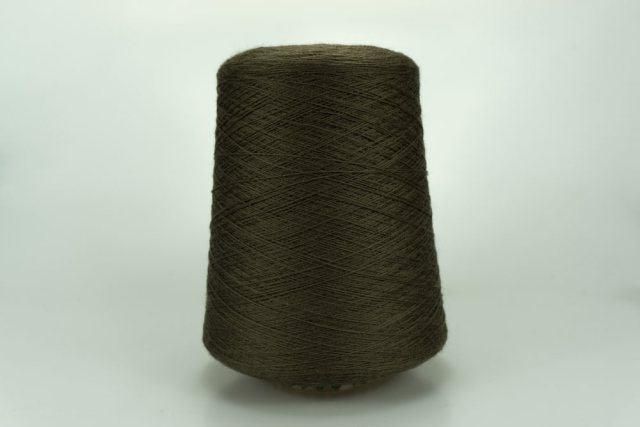 Tollegno 1900 / Lana Gatto. Art. FREE Col. 13724 CASTORO / CAFASSE Состав: 100% Меринос ( WV ) Метраж пряжи: 1400м/100гр. ( 2/28 )