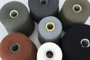 Итальянская бобинная пряжа отTollegno 1900 / Lana Gatto. артикул FREE Состав: 100% Меринос ( WV ) Фото бобинной пряжи разных цветов