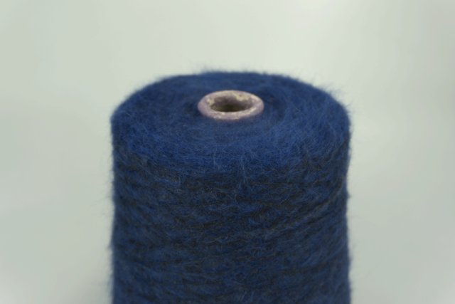 FABIFIL S.r.l.  Art. JASMINE  Col. 22513 NERO/ROYAL   Состав: 30% PC, 29% PA, 16% Хлопок, 13% Меринос, 10% Модал, 2% EA.   Метраж пряжи: 900м/100гр.