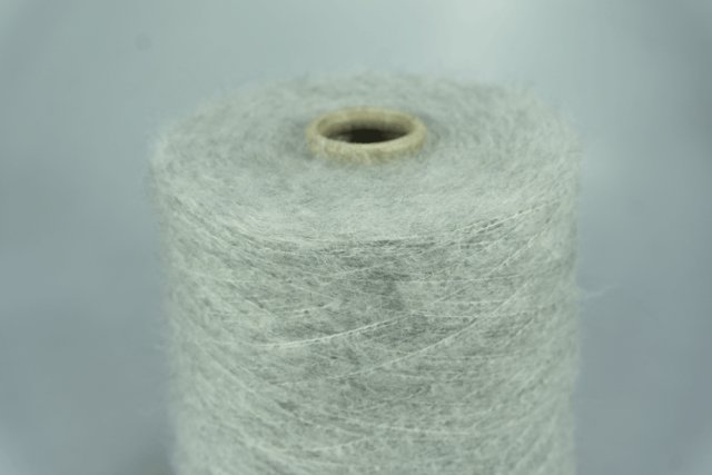 FABIFIL S.r.l. Art. JASMINE Col. 1138 PERLA Состав: 30% PC, 29% PA, 16% Хлопок, 13% Меринос, 10% Модал, 2% EA. Метраж пряжи: 900м/100гр.