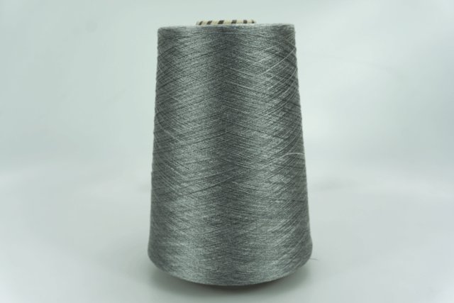 SERVIZI E SETA s.r.l Art. SILK Col. XG002 ( Серый, стальной ) Состав: 100% Шёлк ( SE ). Метраж пряжи: 6000м/100гр. ( 2/120 )