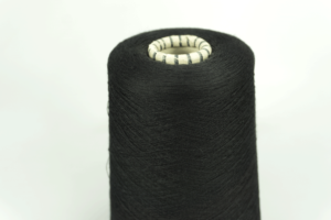 BOTTO POALA.  Art. DRAGON  Col. 210497 ( Чёрный )  Состав: 100% Шёлк ( SE ).  Метраж пряжи: 3000м/100гр. ( 2/120*2 ) 