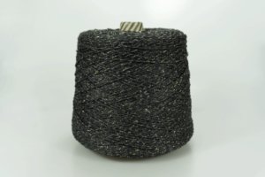 HASEGAWA CO.LTD  Art. 2351   Col.  5 BLACK ( Чёрный шёлк, золотой и серебряный люрекс )  Состав: 61% Шёлк, 23% Хлопок, 13% RAYON, 3% PL.  Метраж пряжи: 190м/100гр. ( 1/1.9 ) 
