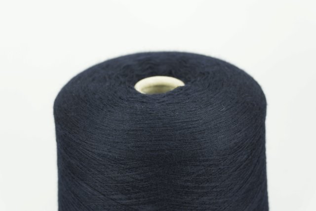 Zegna Baruffa.    Состав: 100% Меринос.    Art. CASHWOOL  Col. 008800 ( тёмно-синий )   Метраж пряжи: 2400м/100гр. (2/48) 