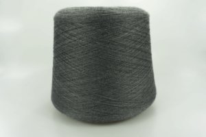 Tollegno 1900 / Lana Gatto.  Art. NEW ROYAL  Col. 075 GRIGIO ( Серый )  Состав: 100% Меринос ( WV ).  Метраж пряжи: 3000м/100гр. (2/60) 