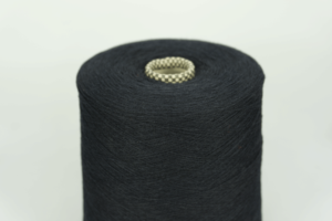 Cariaggi  Состав: 70% Меринос, 20% Шёлк, 10% Кашемир  Art. MARTE   Col. 717078 ( Тёмно-синий, navy )  Метраж пряжи: 1400м/100гр. (2/28) 