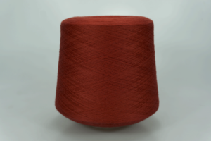 Бобинная пряжа от Zegna Baruffa.    Art. LABRADOR  Col. 027121 ( Красный )   Состав: 100% Меринос ( WV ).   Метраж пряжи: 3000м/100гр. ( 2/60 ) 