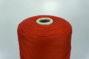 Бобинная пряжа из Италии красный цвет