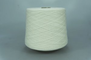LORO PIANA.  Art. LEGEND   Col. WHITE ( Белый )  Состав: 50% Кашемир ( WS ), 50% Меринос ( WV ).  Метраж пряжи: 1350м/100гр. (2/27)  
