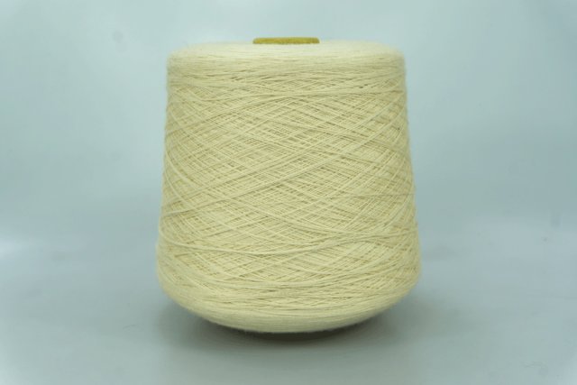 Zegna Baruffa.  Art. CASHWOOL  Col. 160729 ( Светло-жёлтый )  Состав: 100% Меринос ( WV ).  Метраж пряжи: 2400м/100гр. ( 2/48 )