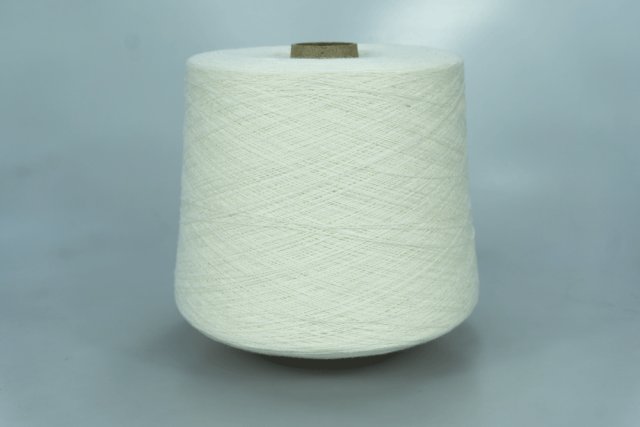 LORA & FESTA.   Art. CASHMERE.   Col. 6500 S BLANC  Состав: 100% Кашемир. Метраж пряжи: 1350м/100гр. (2/27)  