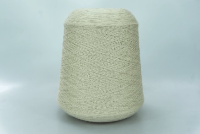 Zegna Baruffa.  Art. MILLENNIUM  Col. 026865 ( Светло-бежевый )  Состав: 100% Меринос ( WV ).   Метраж пряжи: 3000м/100гр. ( 2/60 ) 