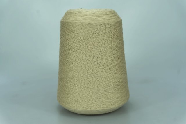 Zegna Baruffa.  Art. MILLENNIUM  Col. 027718 ( Бежевый )  Состав: 100% Меринос ( WV ).   Метраж пряжи: 3000м/100гр. ( 2/60 ) 
