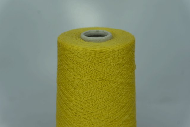 SUDWOLLGROUP  Состав: 100% Меринос.  Art. VICTORIA  Col. 1E3066 DANDELION ( Одуванчик )  Метраж пряжи: 1500м/100гр. (2/30) 