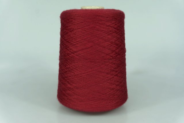 Sudwollgroup  Art. Victoria  Col.  4E1224 CRIMSON ( Малиново-красный ) Состав: 100% Меринос ( WV ).  Метраж пряжи: 1500м/100гр. ( 2/30 ) 