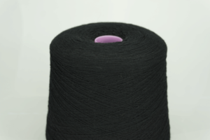 HINCHLIFFE & SONS LTD.  Art. SUPER GEELONG   Col. BLACK 1 ( Чёрный )  Состав: 100% Меринос.  Метраж пряжи: 1500м/100гр. ( 1/15 )  Артикул в магазине: TA571 