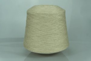 LORA & FESTA.   Art. NEW CASHMERE.   Col. 7131 NT ( Светлый беж, пшеница )  Состав: 100% Кашемир ( WS ). Метраж пряжи: 1350м/100гр. (  2/27 )  