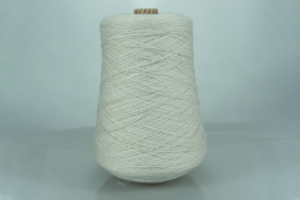 E.Miroglio  Art. PERTH  Col. 0P4 ( Белый с серым подтоном )  Состав: 50% Меринос экстрафайн ( WV ), 50% Полиакрил ( PA ).  Метраж пряжи: 1400м/100гр. (2/28)  