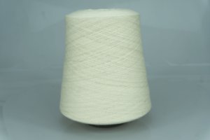 Botto Giuseppe.  Art. FINE LIGHT  Col. 0130 ( Молоко )  Состав: 100% Меринос ( WV ).   Метраж пряжи: 2400м/100гр. (2/48) 