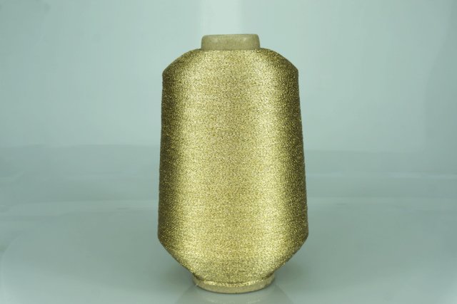 TORCITURA DI DOMASO SRL. Art. MH75 TOREADOR Col. 6011 R ( Золото / насыщенный цвет ) Состав: 66% Вискоза ( VI ), 34% PL ( Полиэстер металлизированный ). Метраж пряжи: 7500м/100гр. ( 75000 )