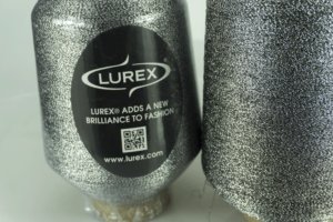 THE LUREX COMPANY LIMITED.   Art. CPMP2375  Col. 1427B  ( серебро / чёрным )  Состав: 64% PEF (полиэфирное волокно ) , 34% PM (Полиамид).   Метраж пряжи: 7800м/100гр. ( NM78 ) 