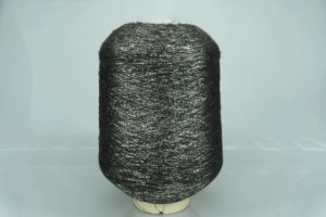 TORCITURA DI DOMASO SRL.   Art. BACH  Col. BC194/CC ( Чёрный / золото )  Состав: 70% Вискоза ( VI ), 15% Полиэстер ( PL ), , 15% Полиэстер металлизированный ( PM ).  Метраж пряжи: 3400м/100гр. ( 34000 )  