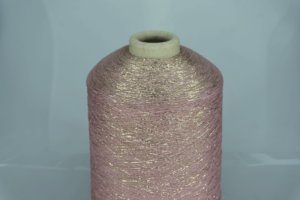 TORCITURA DI DOMASO SRL.   Art. BACH  Col. 119 ( Розовый / золото )  Состав: 70% Вискоза ( VI ), 15% Полиэстер ( PL ), , 15% Полиэстер металлизированный ( PM ).  Метраж пряжи: 3400м/100гр. ( 34000 )  