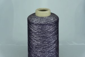 TORCITURA DI DOMASO SRL.   Art. BACH  Col. BC184 ( Фиолетовый / серебро )  Состав: 70% Вискоза ( VI ), 15% Полиэстер ( PL ), , 15% Полиэстер металлизированный ( PM ).  Метраж пряжи: 3400м/100гр. ( 34000 )  