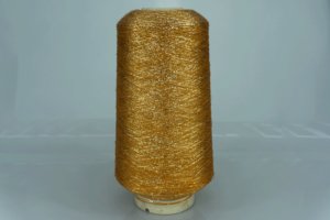 TORCITURA DI DOMASO SRL.   Art. BACH  Col. BC99/CC ( Оранжевый / золото )  Состав: 70% Вискоза ( VI ), 15% Полиэстер ( PL ), , 15% Полиэстер металлизированный ( PM ).  Метраж пряжи: 3400м/100гр. ( 34000 )  