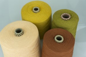 Бобинная пряжи Linsieme Filati Srl.  Art. HARAN  Состав: 30% Кашемир, 30% Меринос, 20% Вискоза, 20% PL. Метраж пряжи: 1400м/100гр. ( 2/28 ) 
