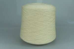 Linsieme Filati Srl.  Art. KLIMT  Col. 02 ( Крем )  Состав: 45% Кашемир ( WS ), 55% Меринос ( WV ).  Метраж пряжи: 1200м/100гр. ( 2/24 ) 
