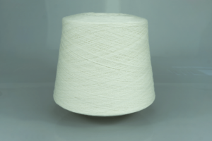 Linsieme Filati Srl.  Art. KLIMT  Col. 01 ( Холодный белый )  Состав: 45% Кашемир ( WS ), 55% Меринос ( WV ).  Метраж пряжи: 1200м/100гр. ( 2/24 )  Артикул в магазине: IT047 