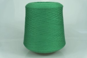 Fullonica SNC.  Art. AMETISTA  Col. 19035 ( Молодая зелень )  Состав: 60% Меринос ( WV ), 20% Кашемир ( WS ), 10% Шёлк ( SE ).  Метраж пряжи: 2400м/100гр. (2/48) 