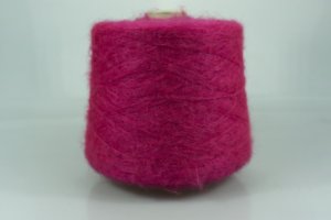 GRUPPO FILPUCCI INDUSTRIE FILATI  Art. DIABLO  Col. 1038 FUXIA ( Фуксия )  Состав: 30% КидМохер, 30% PA, 40% PC.   Метраж пряжи: 900м/100гр. ( 9000 ) 