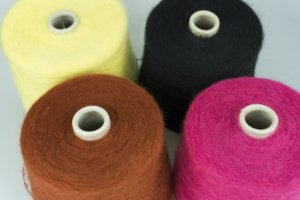 GRUPPO FILPUCCI INDUSTRIE FILATI  Состав: 30% КидМохер, 30% PA, 20% Меринос.   Art. DIABLO  Метраж пряжи: 900м/100гр. ( 9000 ) 