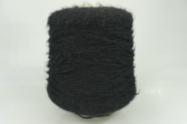 LINEAPIU' ITALIA SPA Art. BUBBLE Col. V250 NERO ( Чёрный ) Состав: 34% Альпака ( WP ), 13% Меринос ( WV ), 15% PA, 38% PL. Метраж пряжи: 420м/100гр. (1/4200)