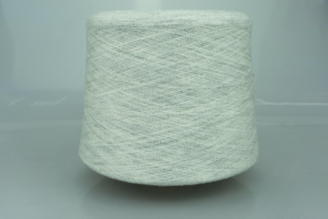 Zegna Baruffa Lana Borgosesia. Art. MOUSSE Col. 421607 ( Светло-серый меланж ) Состав: 70% Меринос ( Exstrafine ), 30% Полиамид. Метраж пряжи: 1400м/100гр. ( 14000 )