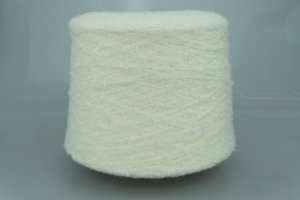 INTIFIL S.A.  Art. ALPALOOP  Col. B0 ( Белый )  Состав: 35% Baby Альпака, 45% Меринос, 20% ПА.  Метраж пряжи: 400м/100гр. ( 1/4 ) Белое букле