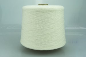 Zegna Baruffa Lana Borgosesia.  Art. MOUSSE  Col. 027969 ( Белый )  Состав: 70% Меринос ( Exstrafine ), 30% Полиамид.  Метраж пряжи: 1400м/100гр. ( 14000 ) 