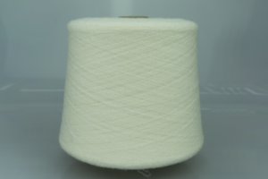 Zegna Baruffa Lana Borgosesia.  Art. MOUSSE  Col. 600209 ( Молоко )  Состав: 70% Меринос ( Exstrafine ), 30% Полиамид.  Метраж пряжи: 1400м/100гр. ( 14000 ) 