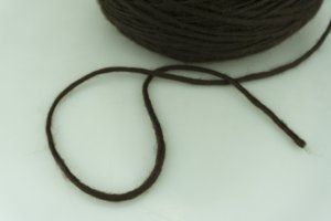 Sato Seni Co., Ltd.  Art. TOP STREAM  Col. 025 ( Шоколад )  Состав: 100% Меринос ( WV ).  Метраж пряжи: 100м/100гр. (1/1) 